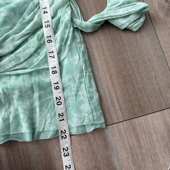 Vtg Anthropologie Moth mesh twist front tie floral top mint green size medium - Picture 3 of 5